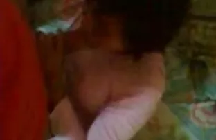 XXX Asstraffic brunette xx vidéo gratuit est penchée et baisée dans le cul