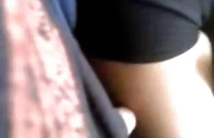 XXX MILF à la chatte rasée joue avec son clitoris tout en se faisant une pénétration manga sexe gratuit profonde
