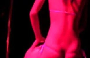 XXX Mec joue avec les seins d'une blonde aux gros seins avant film de xxl gratuit de baiser