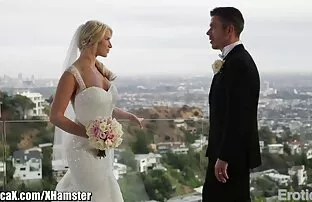 XXX Horny chick donne une extrait film x amateur belle pipe et il éjacule dans sa bouche