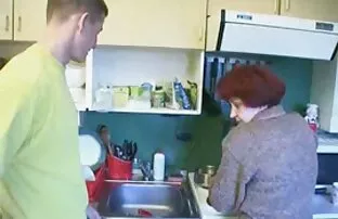 XXX Un absoluporn gratuit dîner et une douche avant de s'amuser avec Anissa Kate