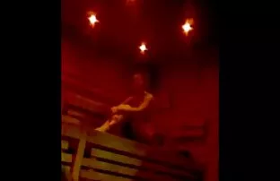 XXX Une grosse femme sexy adore se faire prendre en levrette sur le canapé à la pornos italien maison