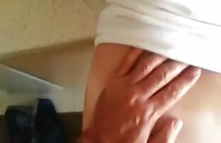 XXX Deux jeunes mecs partagent une chienne mature video pipe gratuite potelée